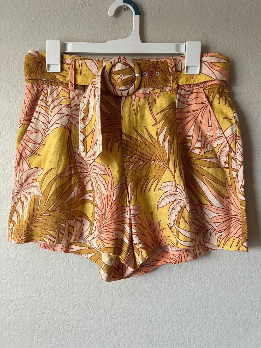 Like New! Tahari 100% Linen Palm Leaf Tropical Print Belted High Rise Shorts 8